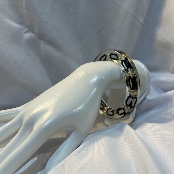 Vintage Lucite & Chain Bangle Bracelet - Picture 2 of 3